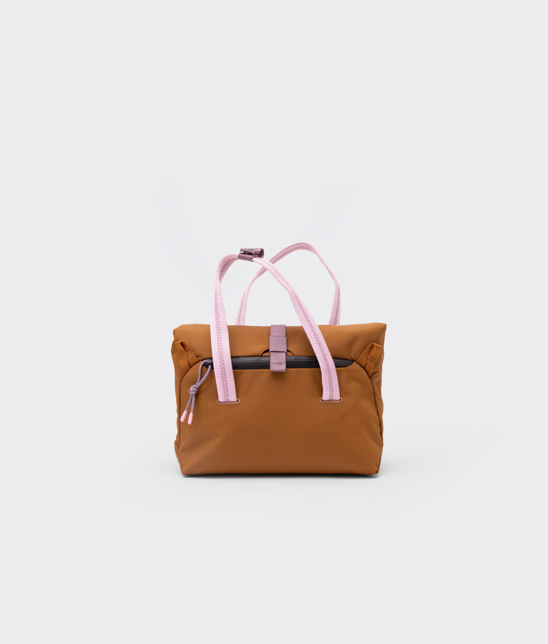 | Colour: Ginger